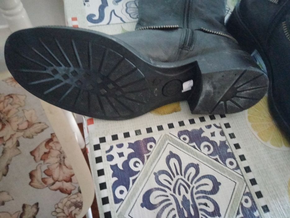 Botas cano alto Pretas em pele Charles N 36 NOVAS