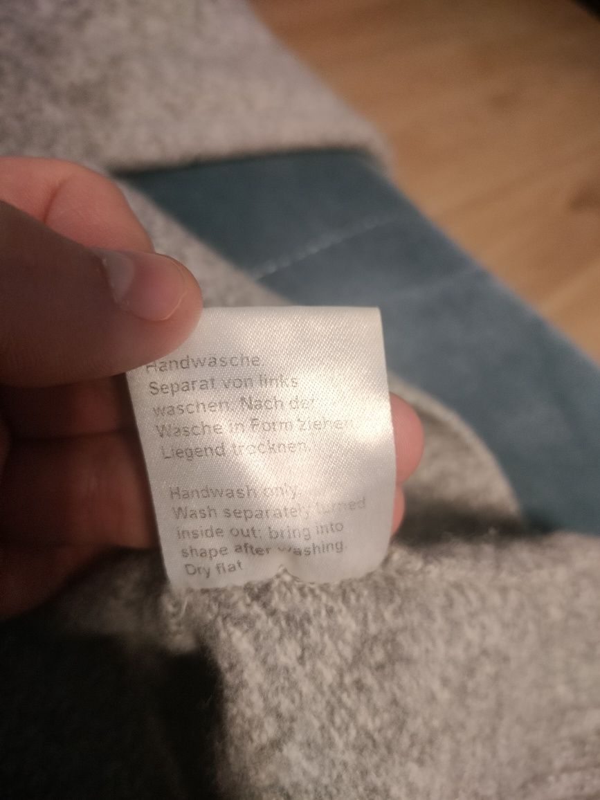 Sweterek z wełny i kaszmiru