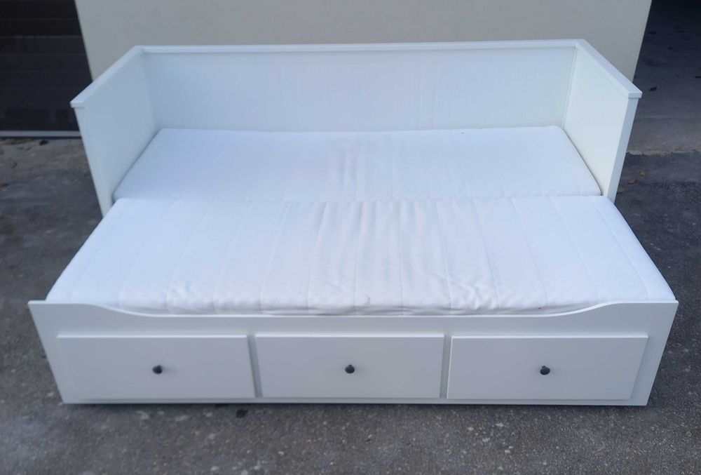 Łóżko ikea hemnes z dwoma materacami