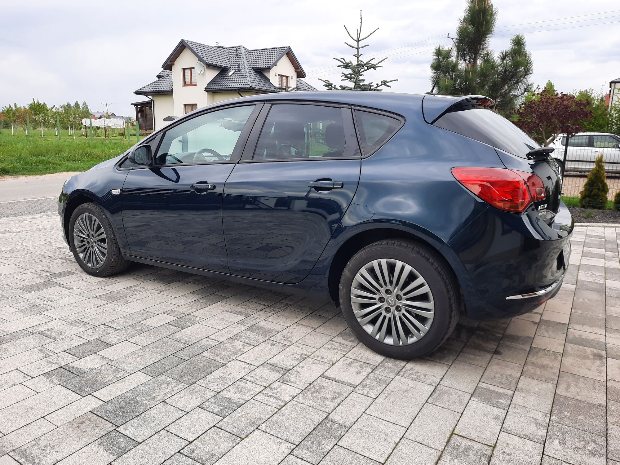 Opel Astra J 1.4T Benzyna 2014r Piekna