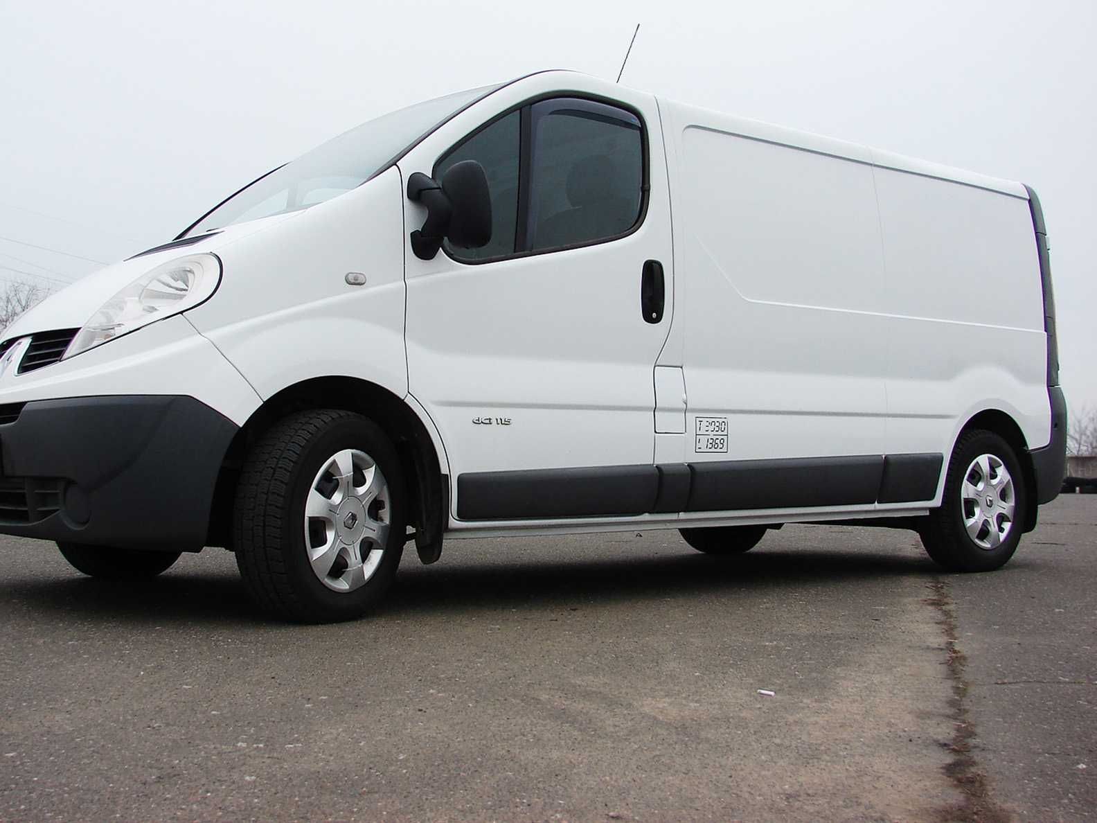 Renault Trafic 2,0 дизель 6-ступка 2013 год