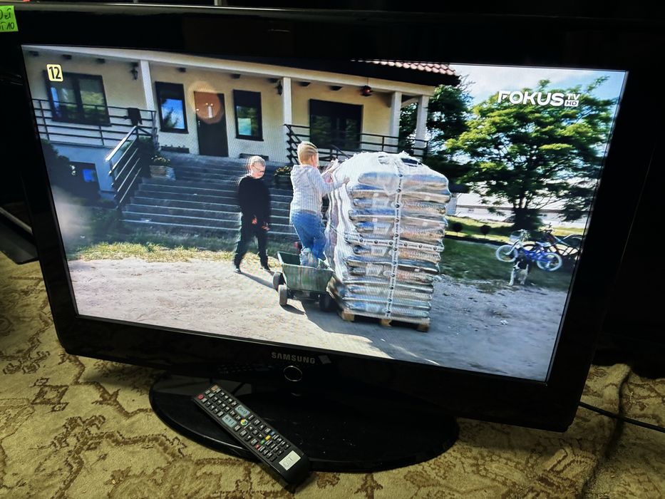 Telewizor LCD  Samsung  32 cale z pilotem przywieziony z Niemiec