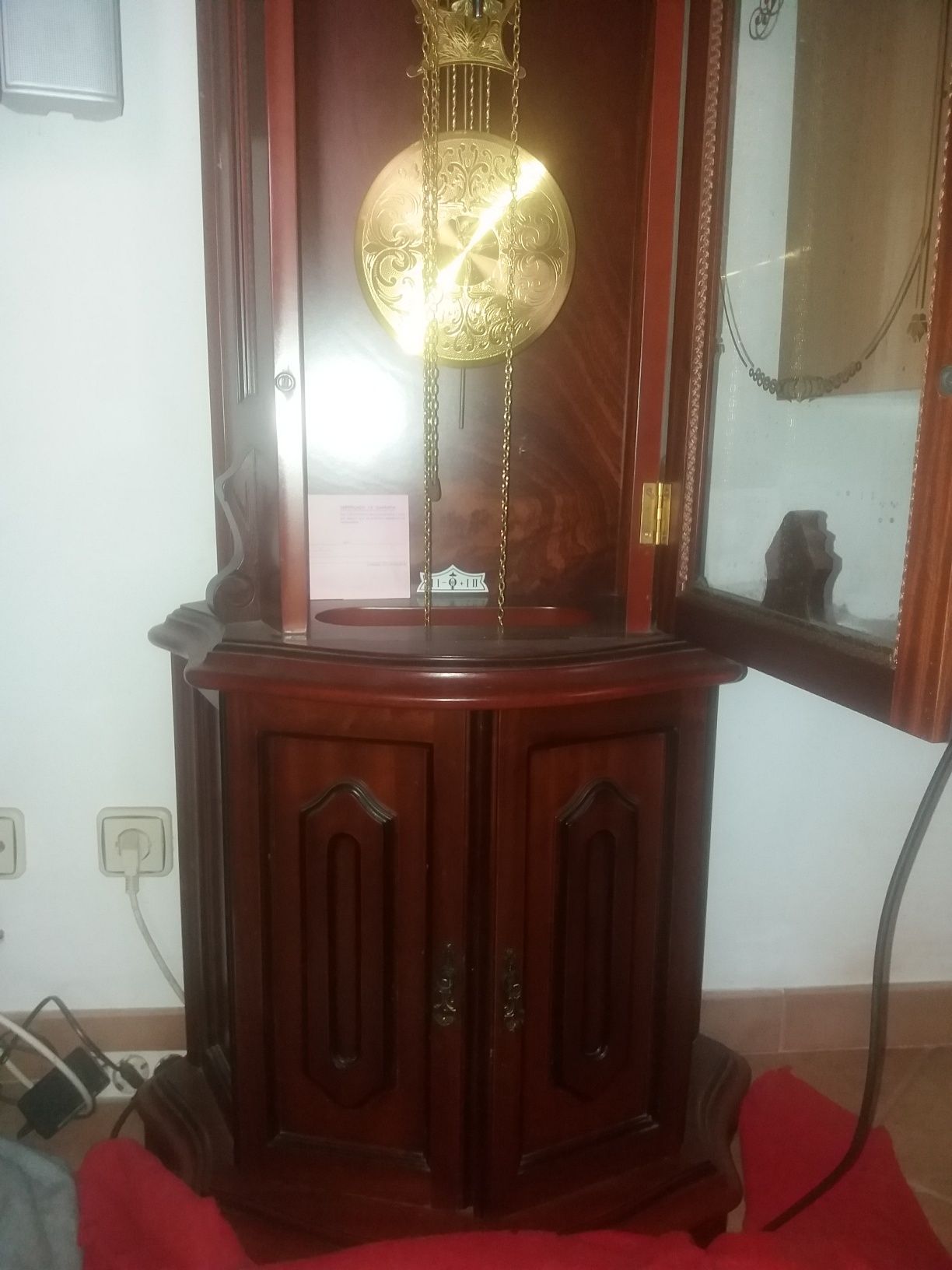 Relógio antigo de sala em estado novo