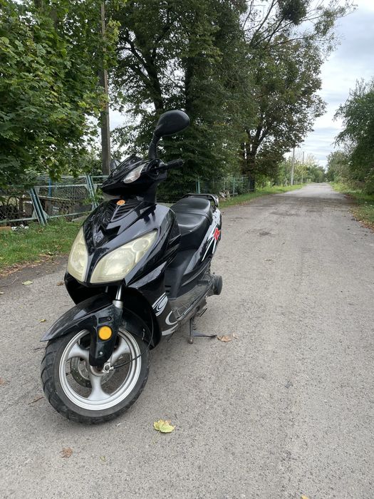 Продам скутер 150 кубів на документах