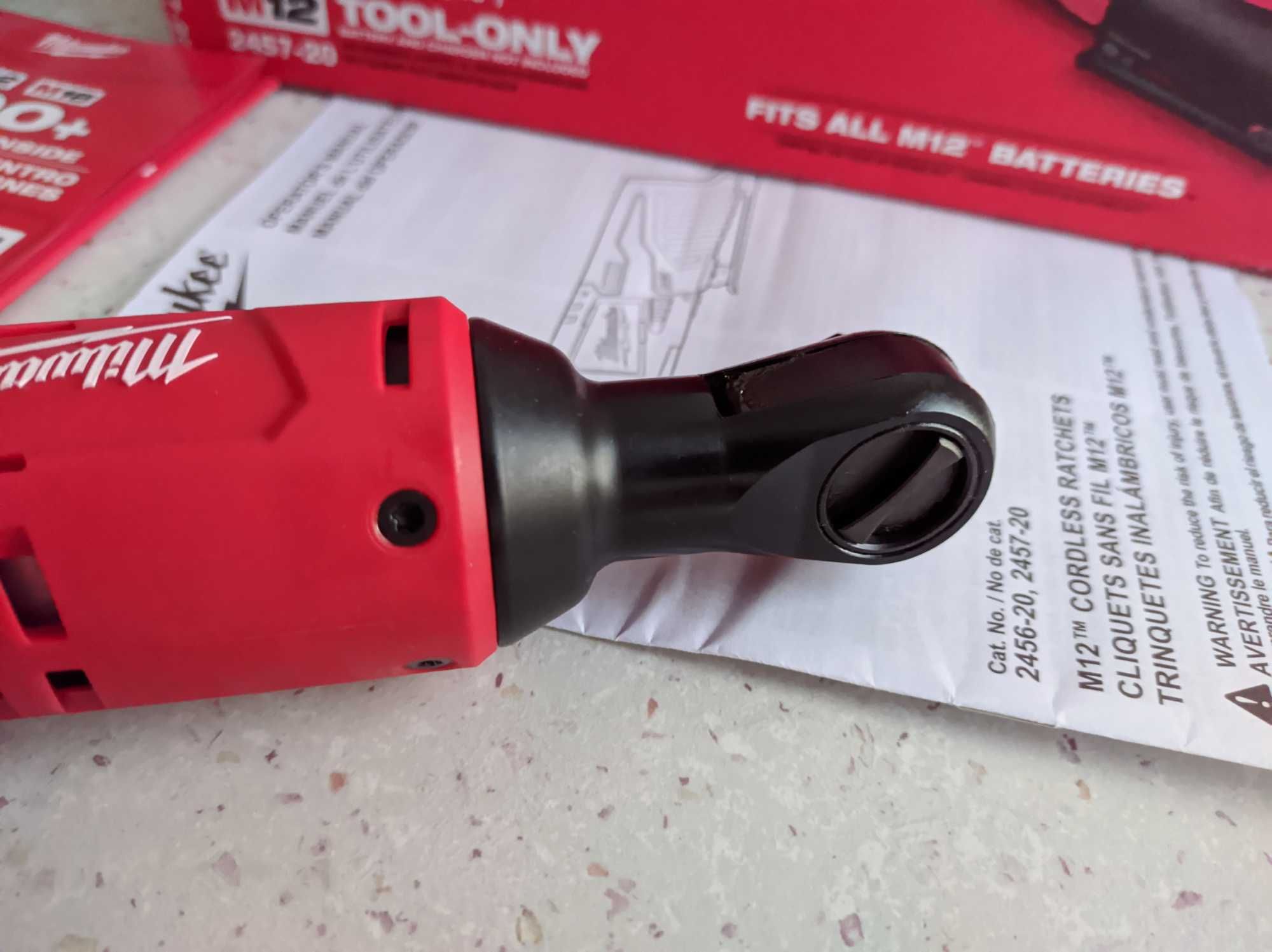 Аккумуляторная угловая трещетка 3/8" Milwaukee M12 2457-20 (M12IR-0)