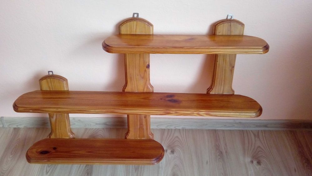 Drewniana półka na ścianę