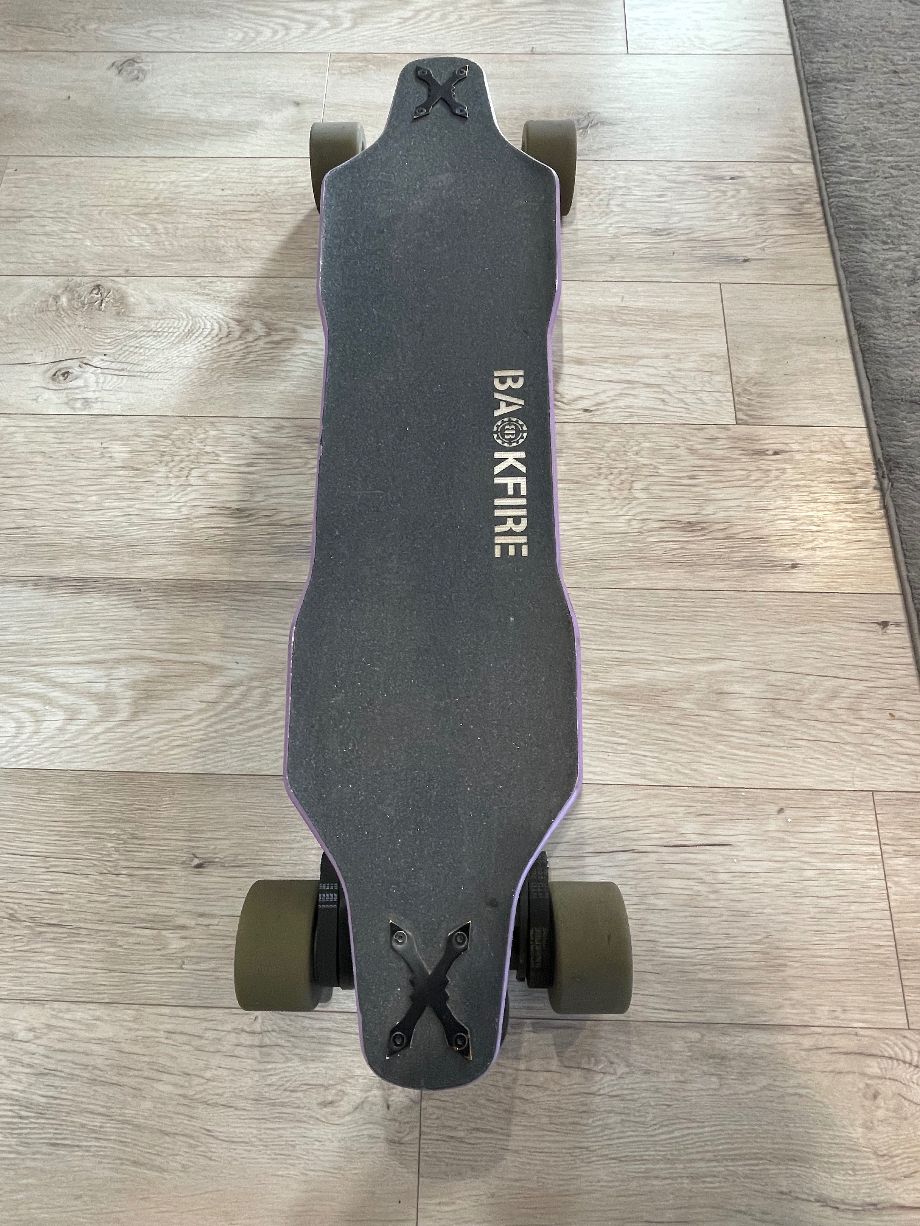 Elektryczny longboard Backfire Zaelot S (elektryczna deskorolka)