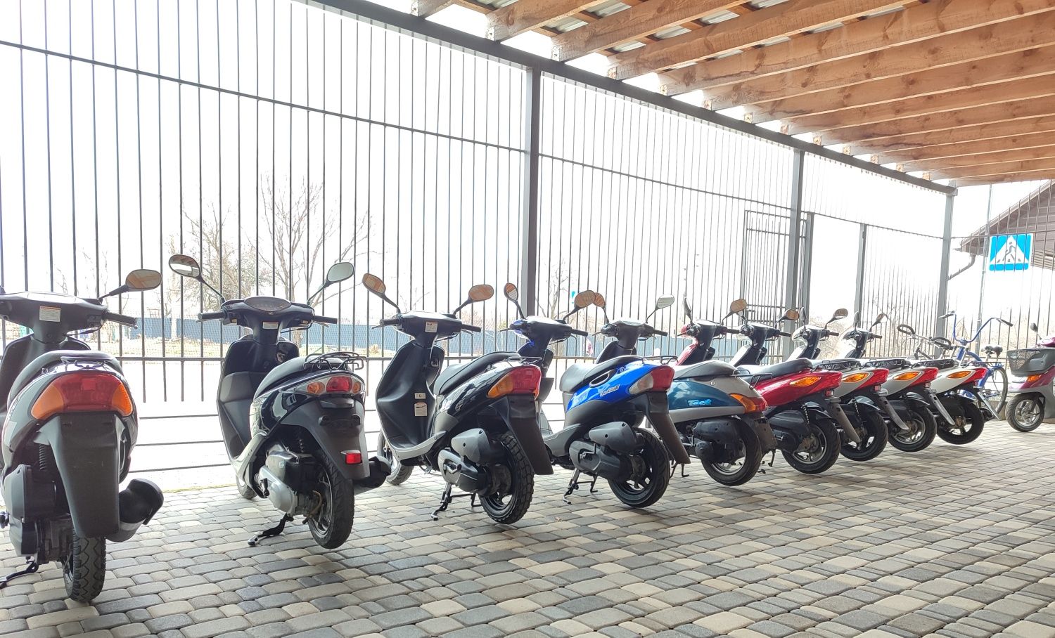 Скутери продажа з Японії honda yamaha suzuki без пробігу по Україні