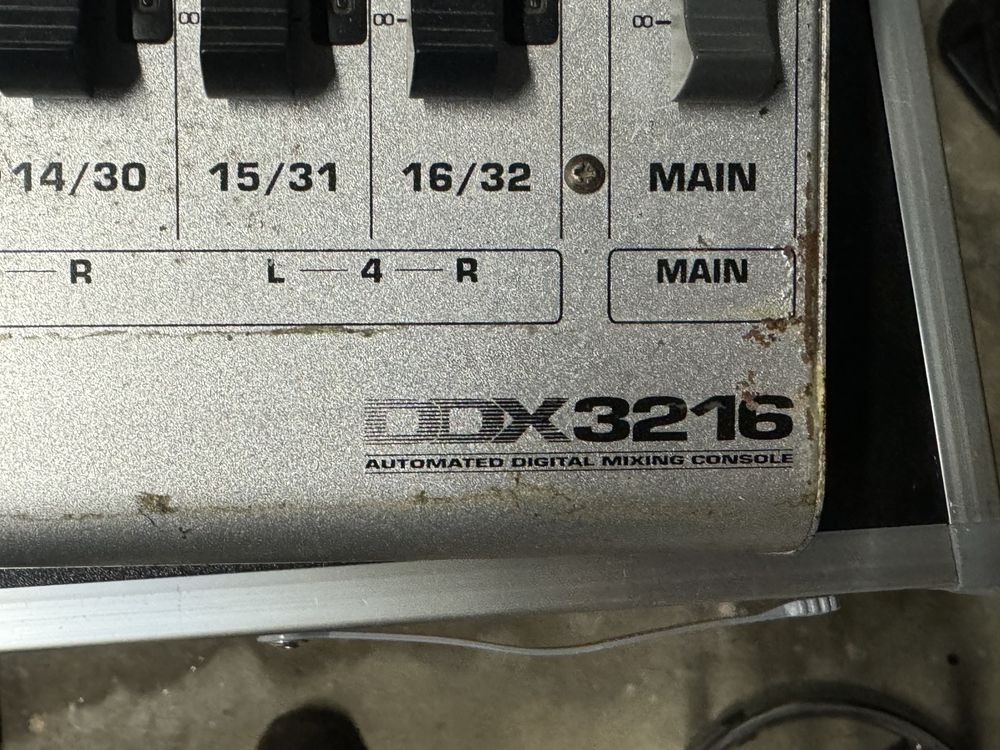 Mesa mistura behringer ddx3216 sem case