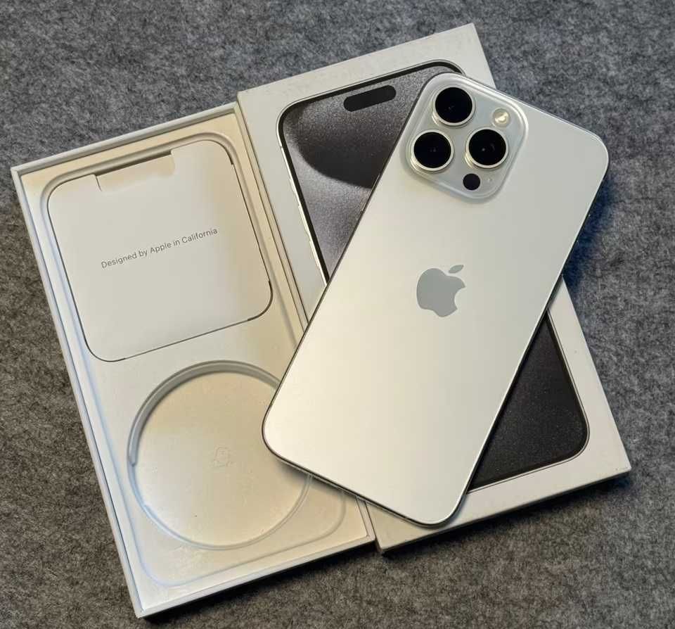 Do sprzedania mam mojego iPhone'a 15 Pro Max z 256 GB pamięci