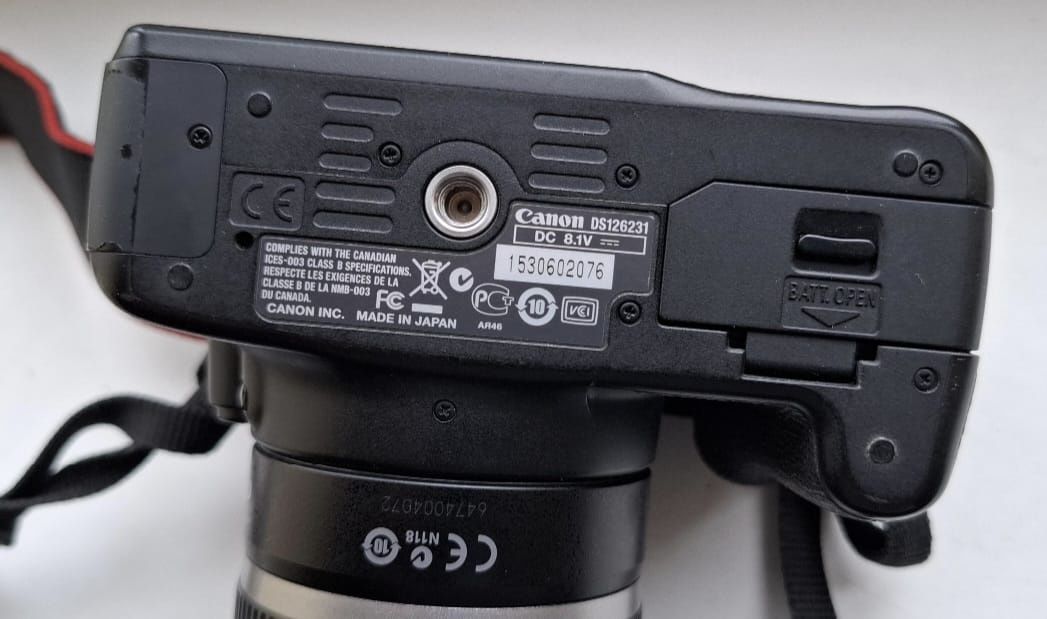 Цифрова дзеркальна фотокамера Canon EOS 500D 10 Мп з об'єктивом Canon