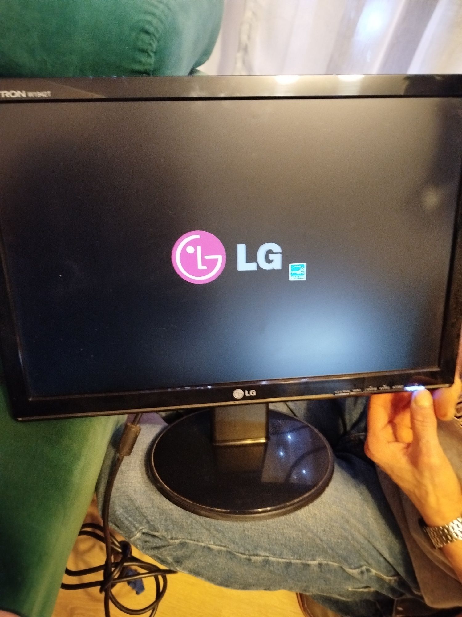 LG monitor komputerowy 19 cali