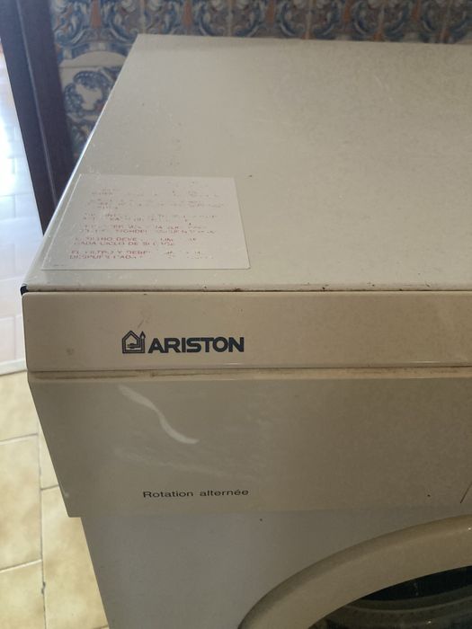 Maquina secar Ariston