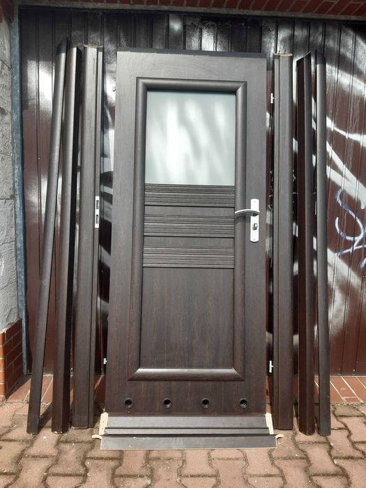 Kompletne drzwi drewniane z ościeżnicą 80x200
