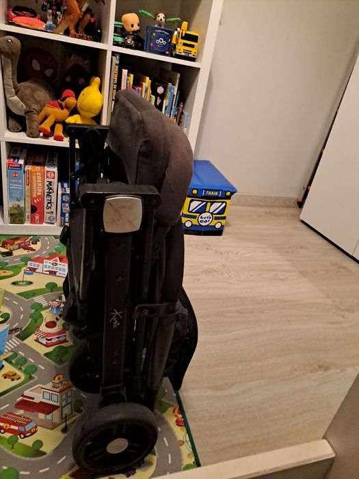 Carrinho de bebe de cabine de avião