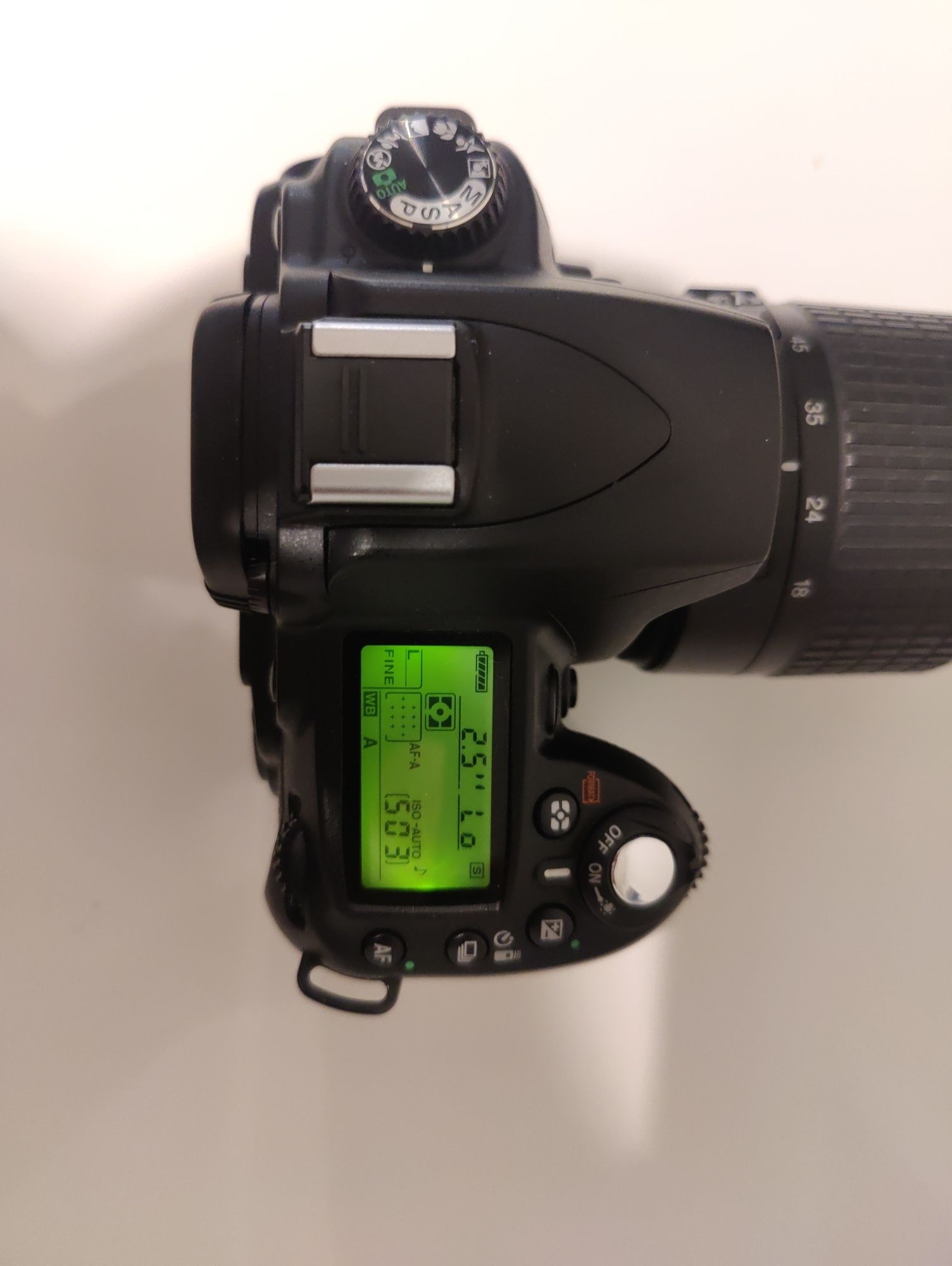 Nikon D90 com lente 18-55