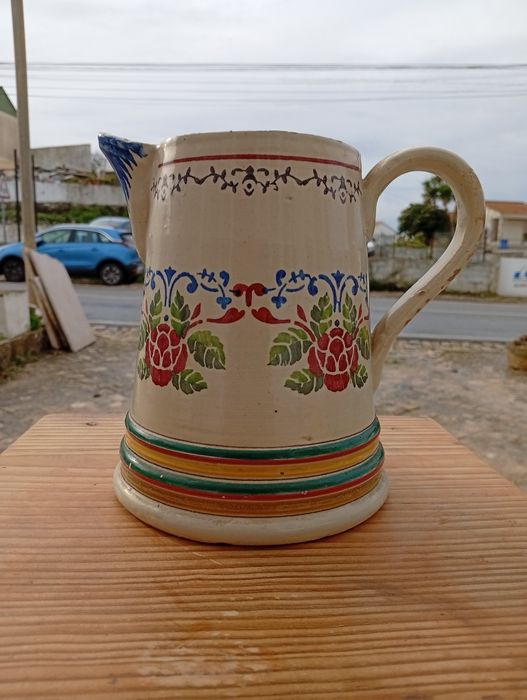 Jarro em faiança portuguesa