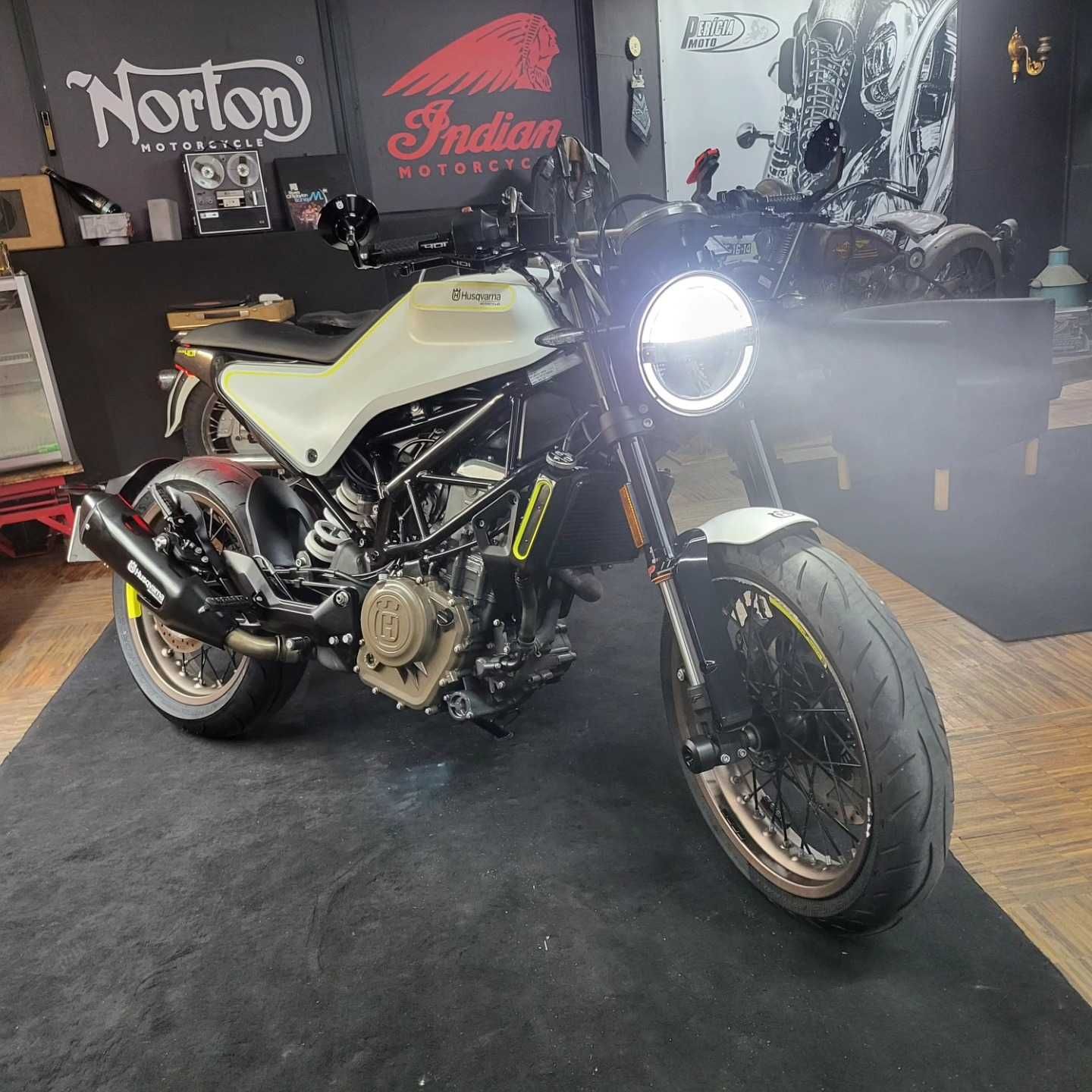 Husqvarna Vitpilen 401