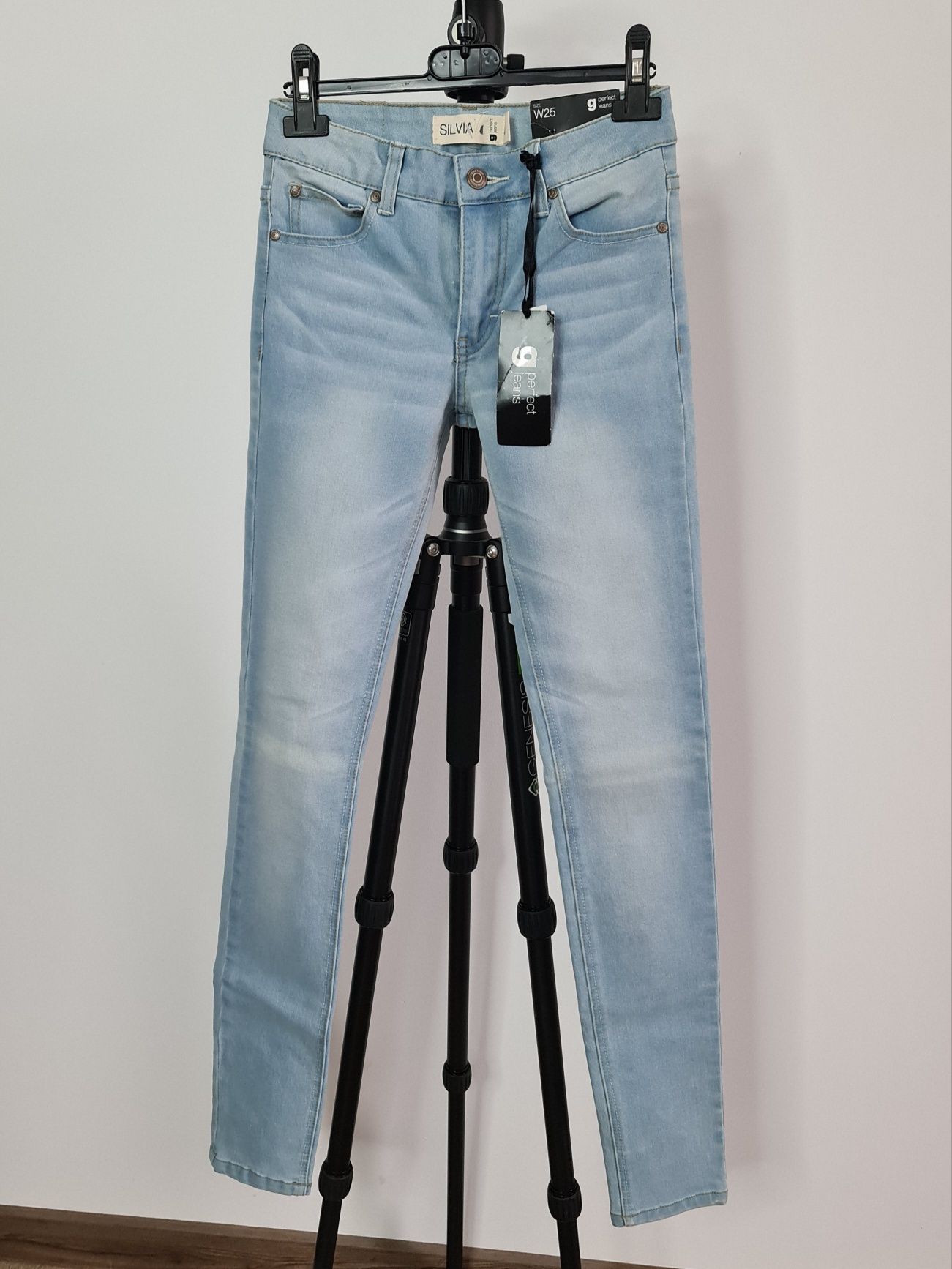 Gina Tricot jeansy jasne Silvia skinny r 25 / XS