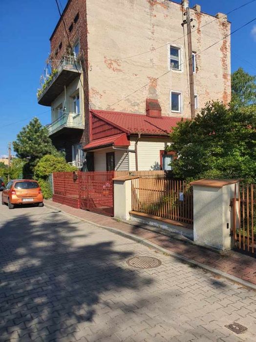 Zbicie tynku ze ściany zewnetrznej domu