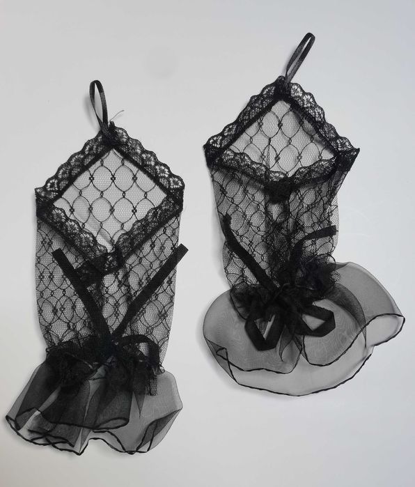 Delikatne czarne mankiety, rękawiczki, ozdoby z kokardką (gothic, emo)