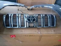 Передняя решетка Toyota Land Cruiser Prado 150