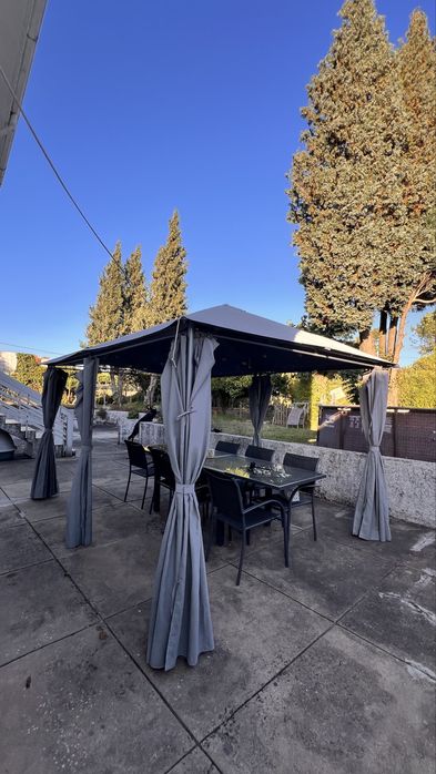 PÉRGOLA SANTORINI CINZA ARDÓSIA COM CORTINAS 3X4M