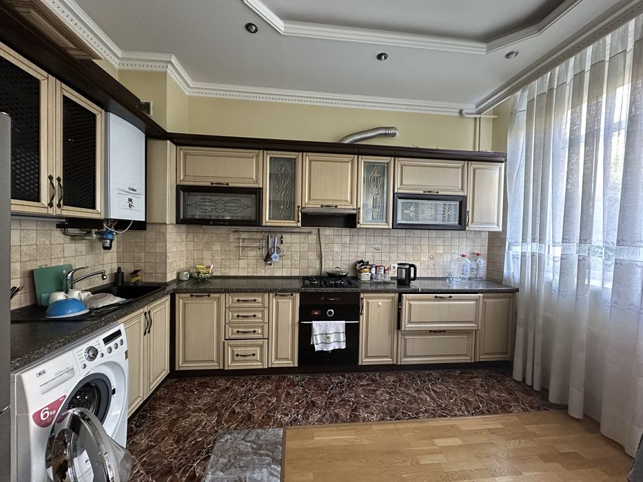 Кімната на підселення для дівчини