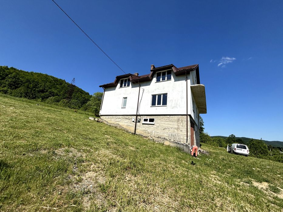 Будинок в Карпатах 180м2 + 0,2га + 20 км до Коломиї