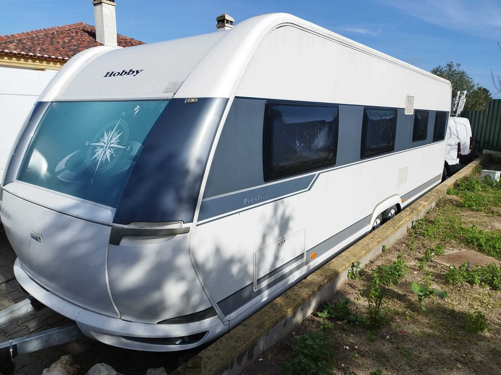 Hobby Prestige 720 UKFE 2 eixos, duas beliche, cama Francesa