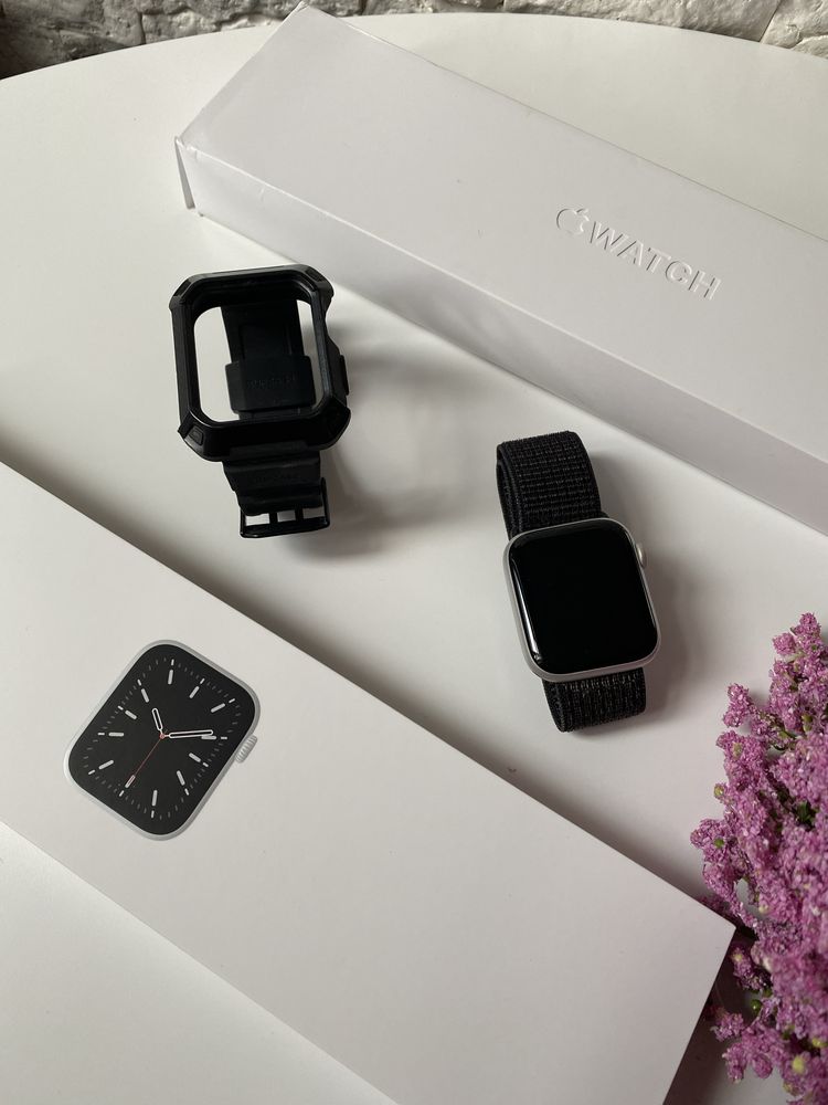 Apple Watch 6 44mm смарт-годинник