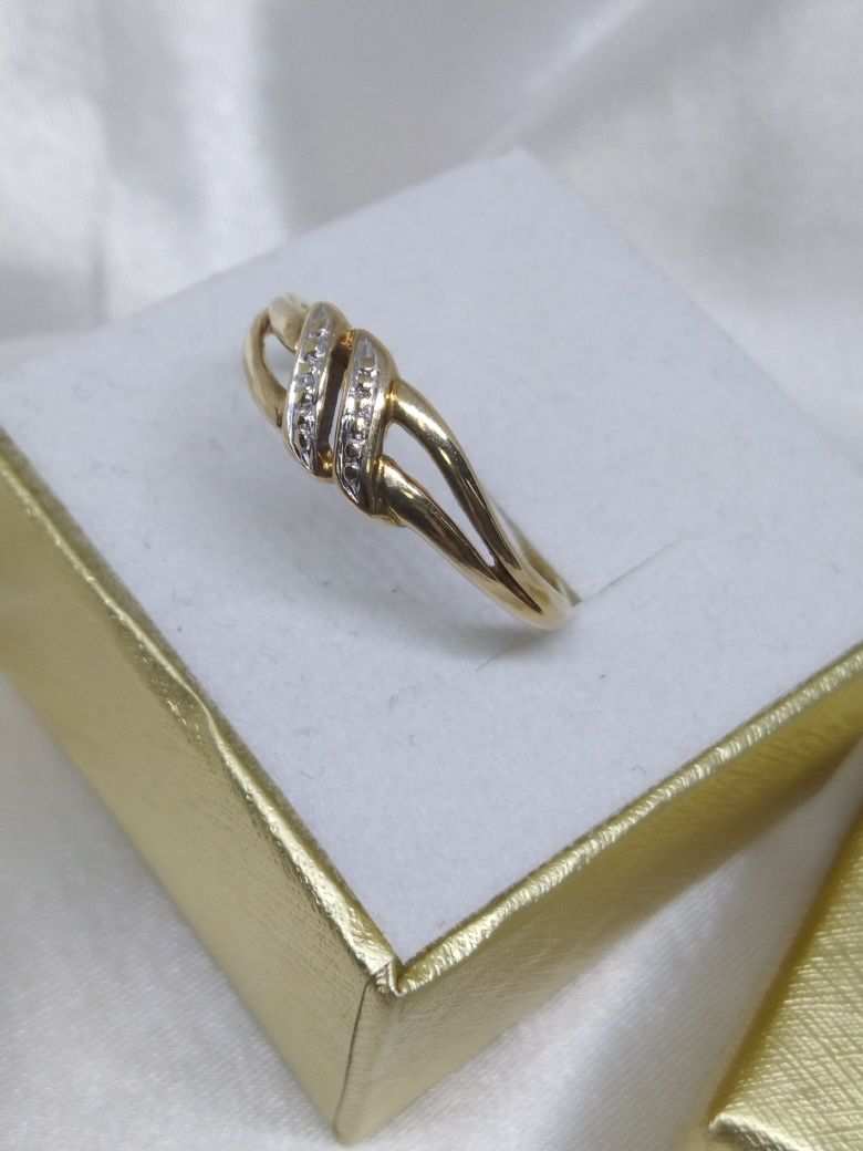 Złoty pierścionek z diamentami, złoto 585, R 24