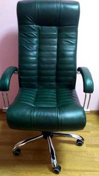 Продаю кожаное кресло для руководителя