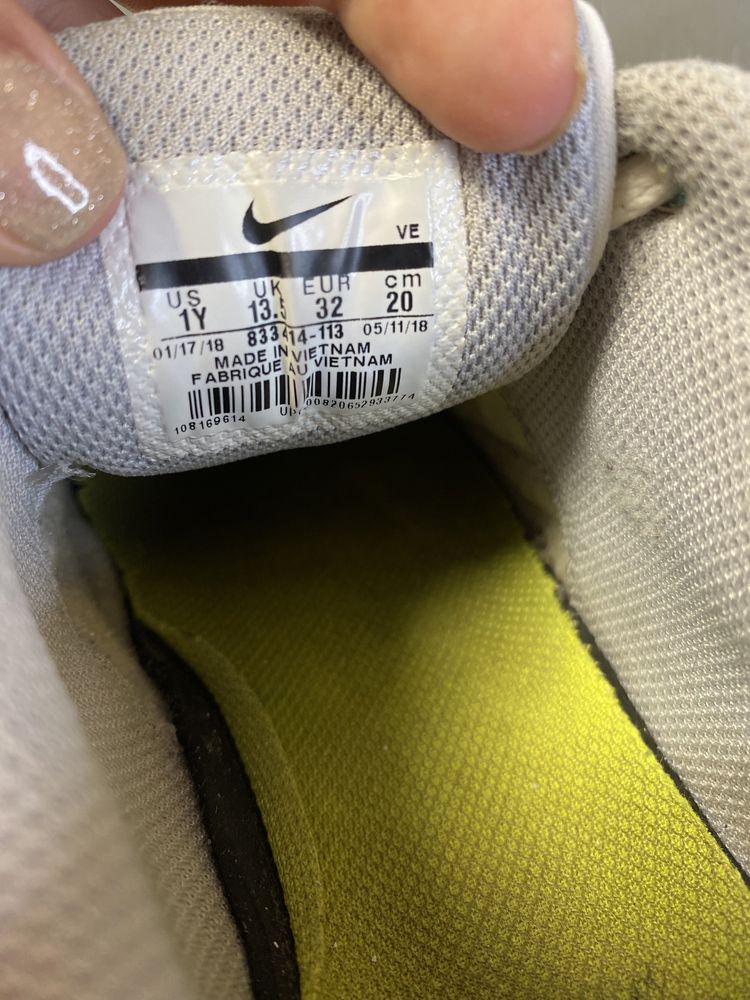 Крассовки Nike 32 размер