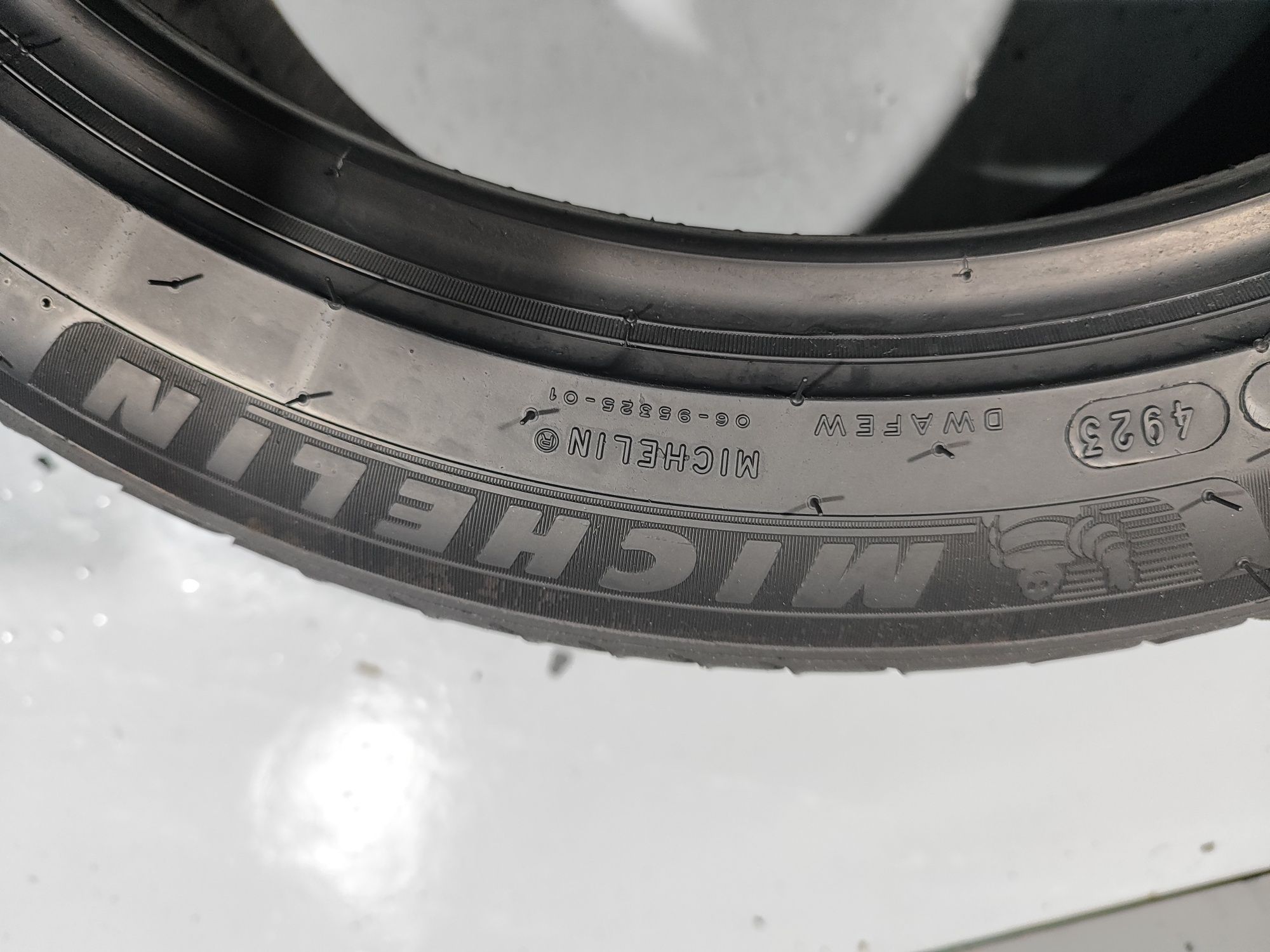 2 pneus semi novos 225-45R17 Michelin - Oferta dos Portes