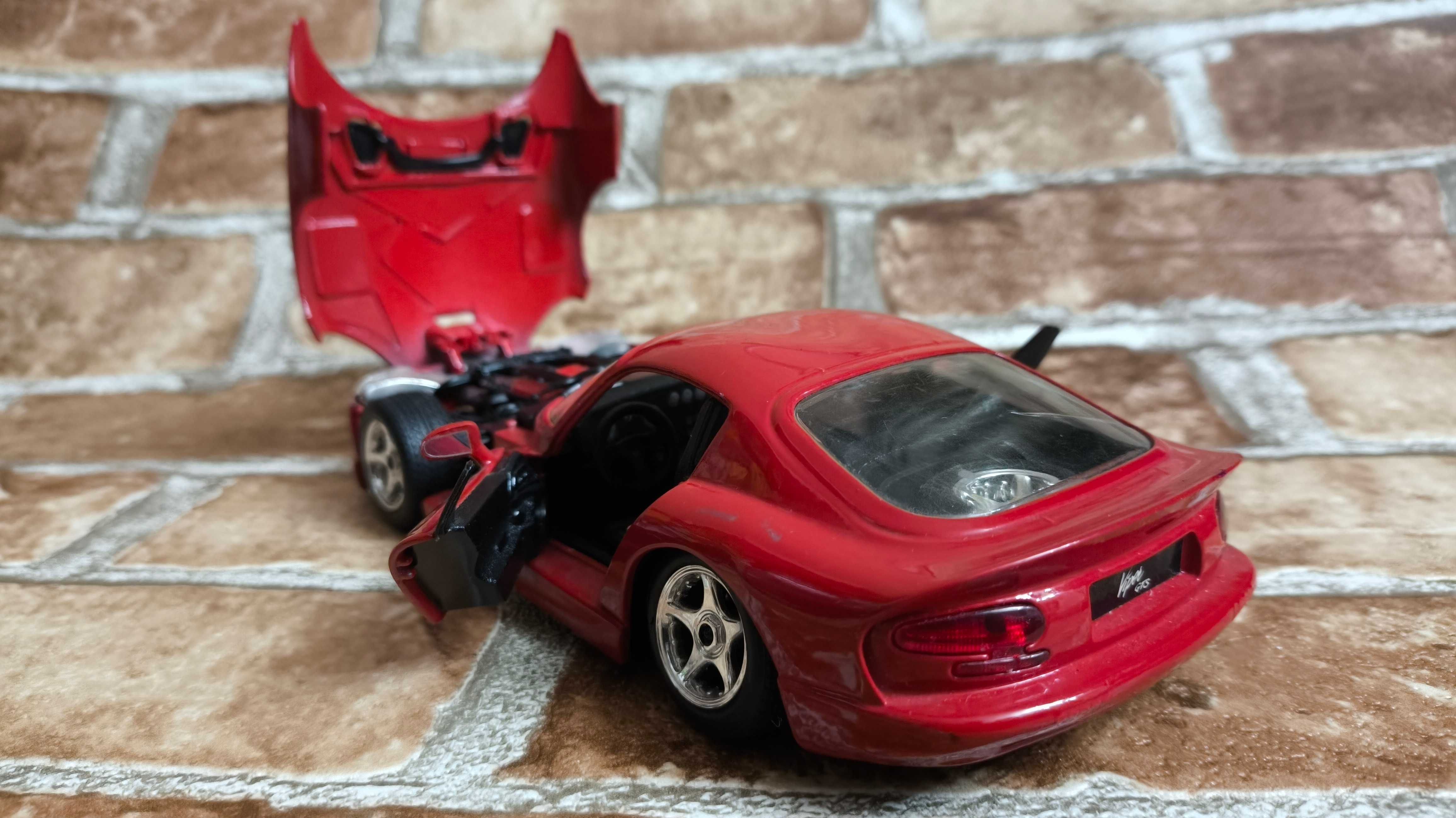 Машинка, іграшка Dodge Viper GTS Coupe 1:24 Bburago