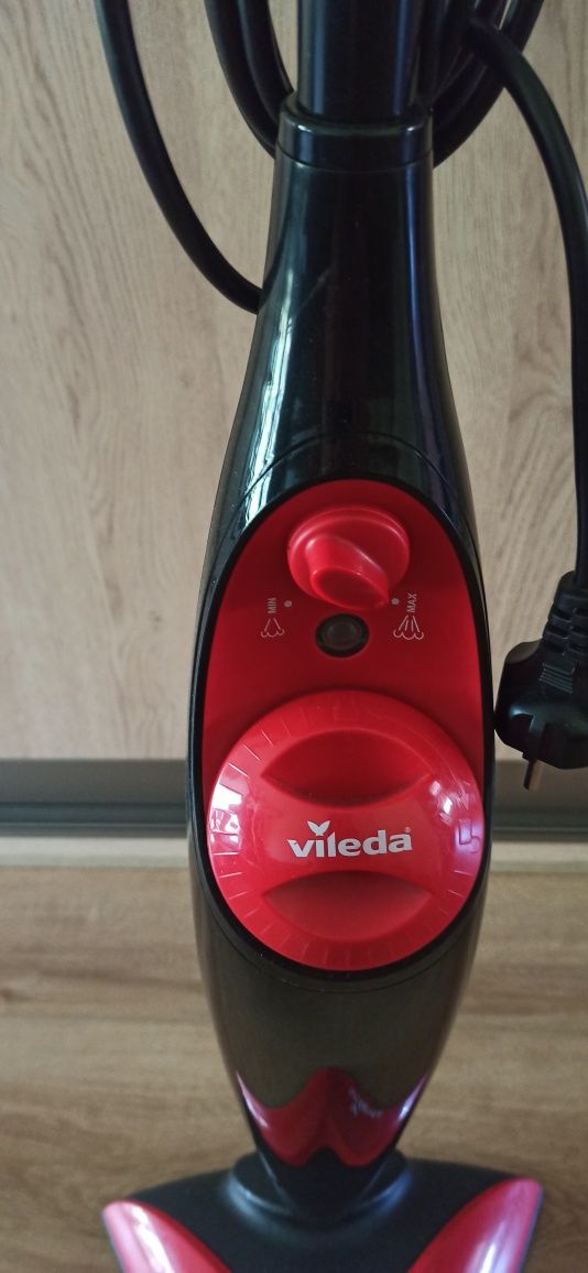Parownica do podłogi Firmy Vileda.
