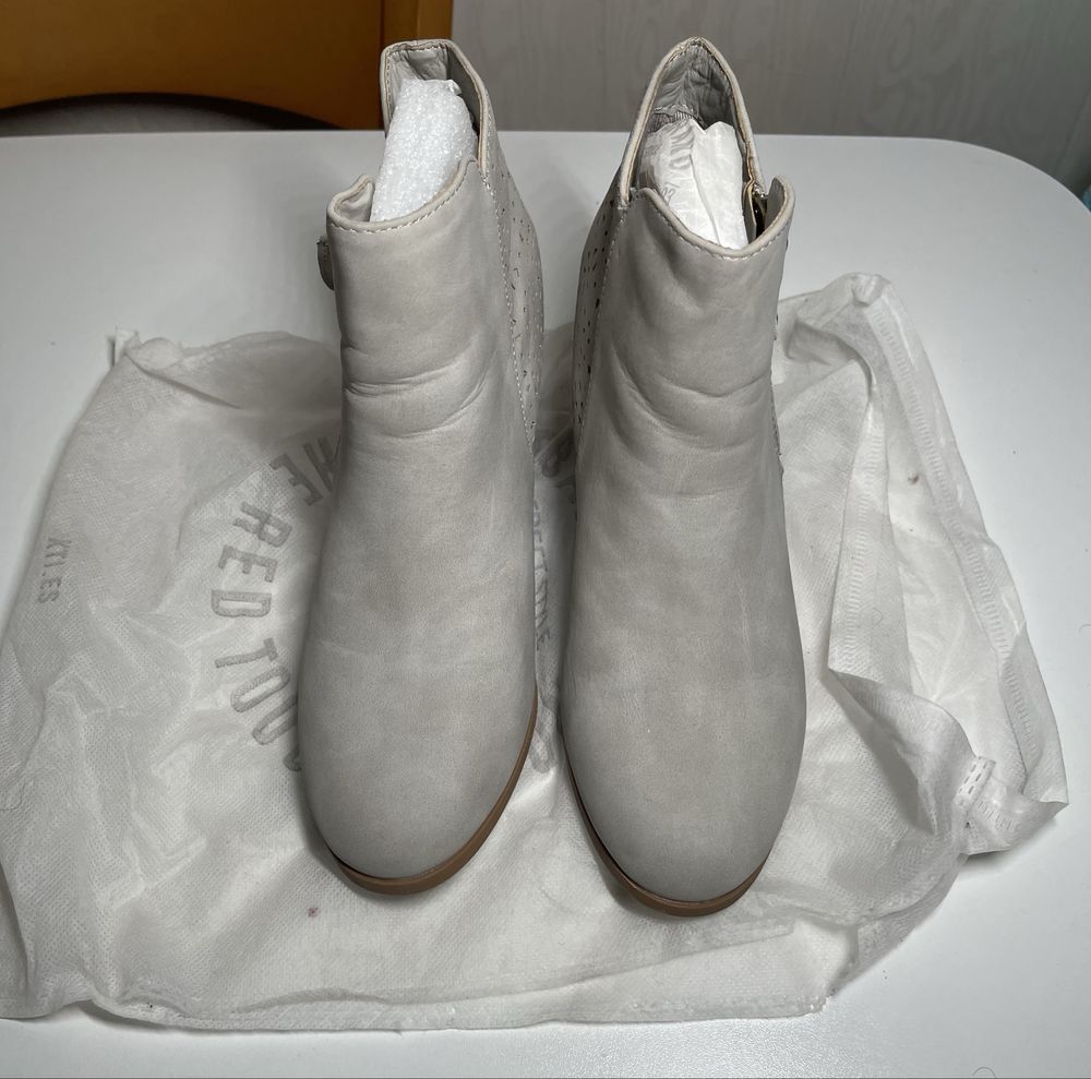 Botas de salto alto camurça cinzenta apenas usadas 1 vez