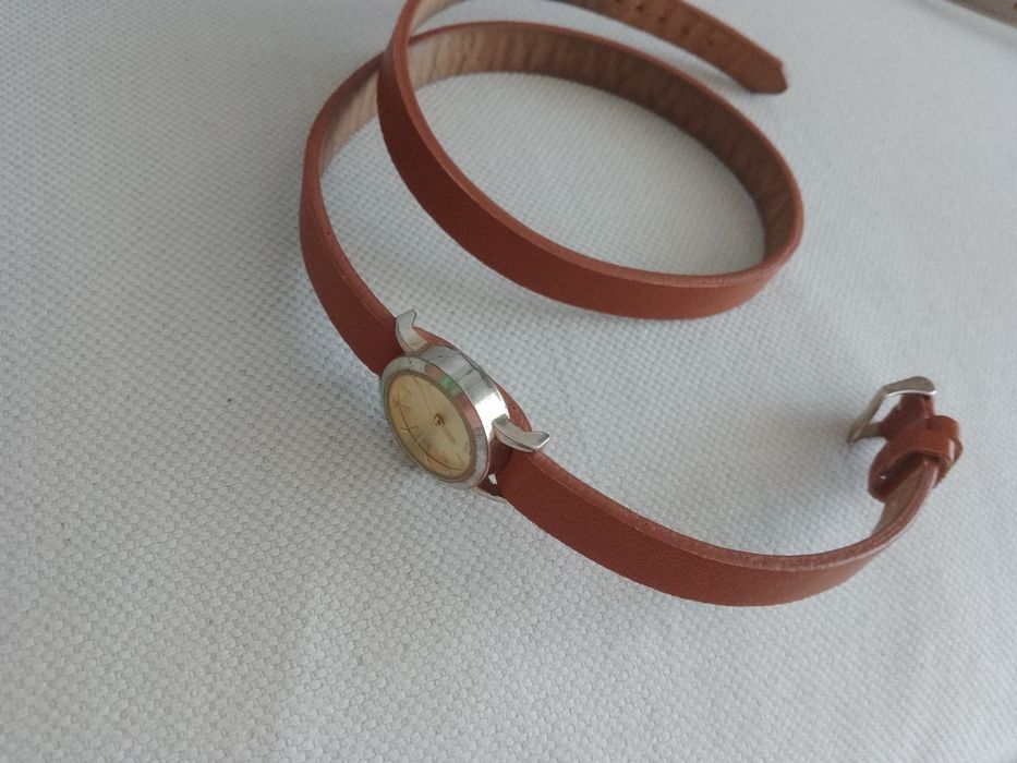 Zegarek damski na pasku brązowym Reserved