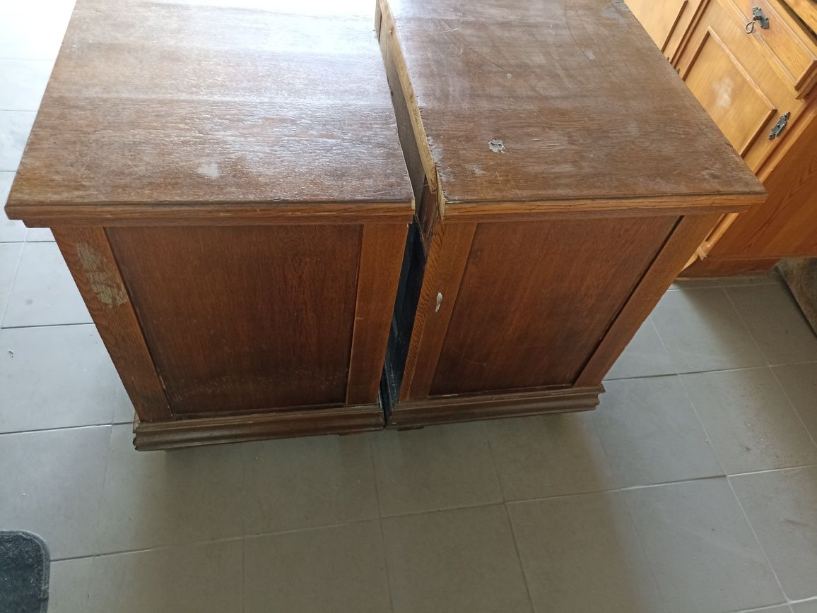 Dwie części starego biurka