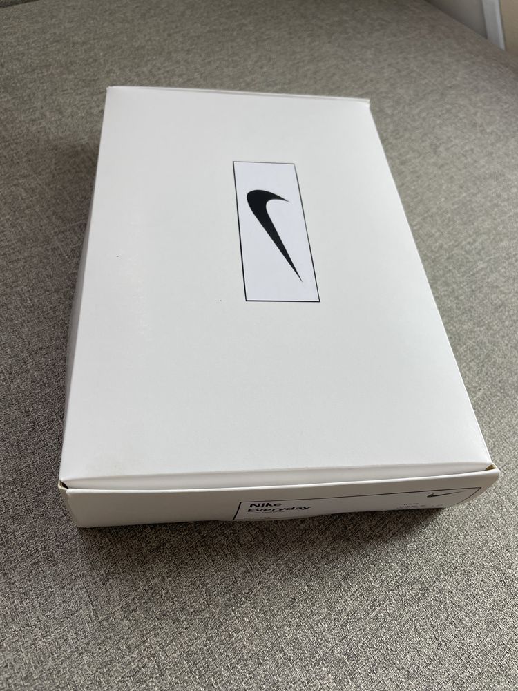 Nike Wysokie Białe Skarpety Boks 42/46(9 par)
