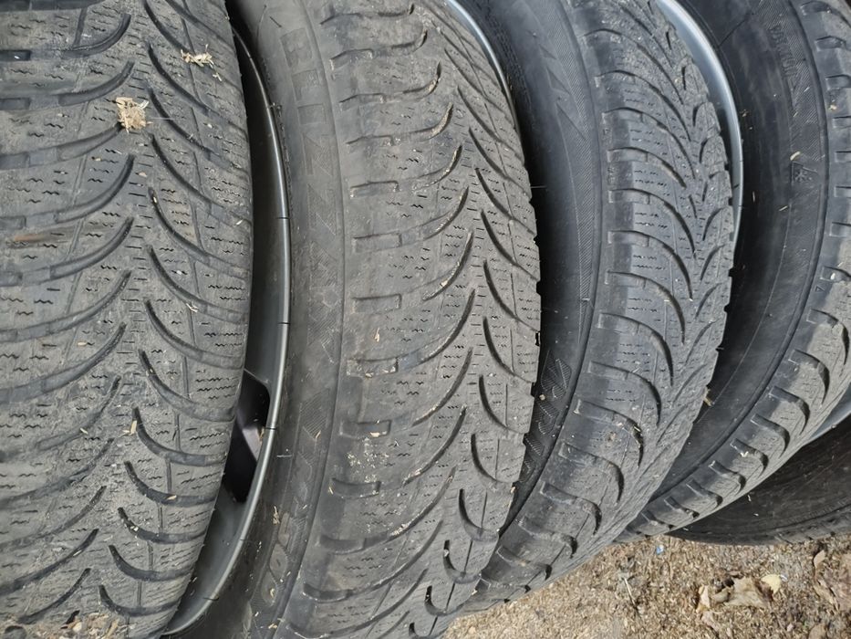 Продам резину BMW i3