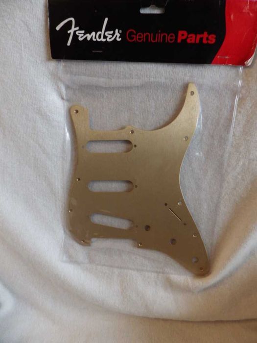 Oryginalny Fender Stratocaster Metalowy Gold Pickquard