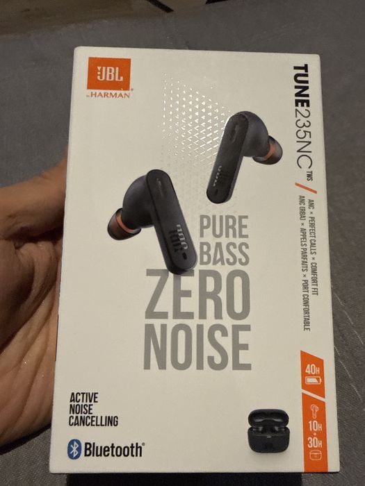 Навушники JBL TUNE235NC нові в упаковці.
