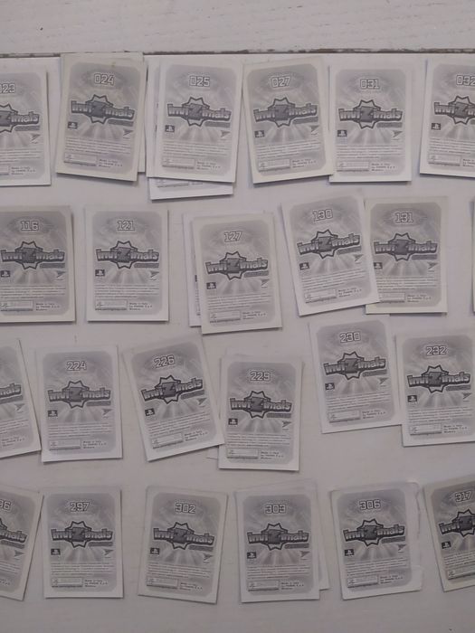 Autocolantes Invizimals pequenos