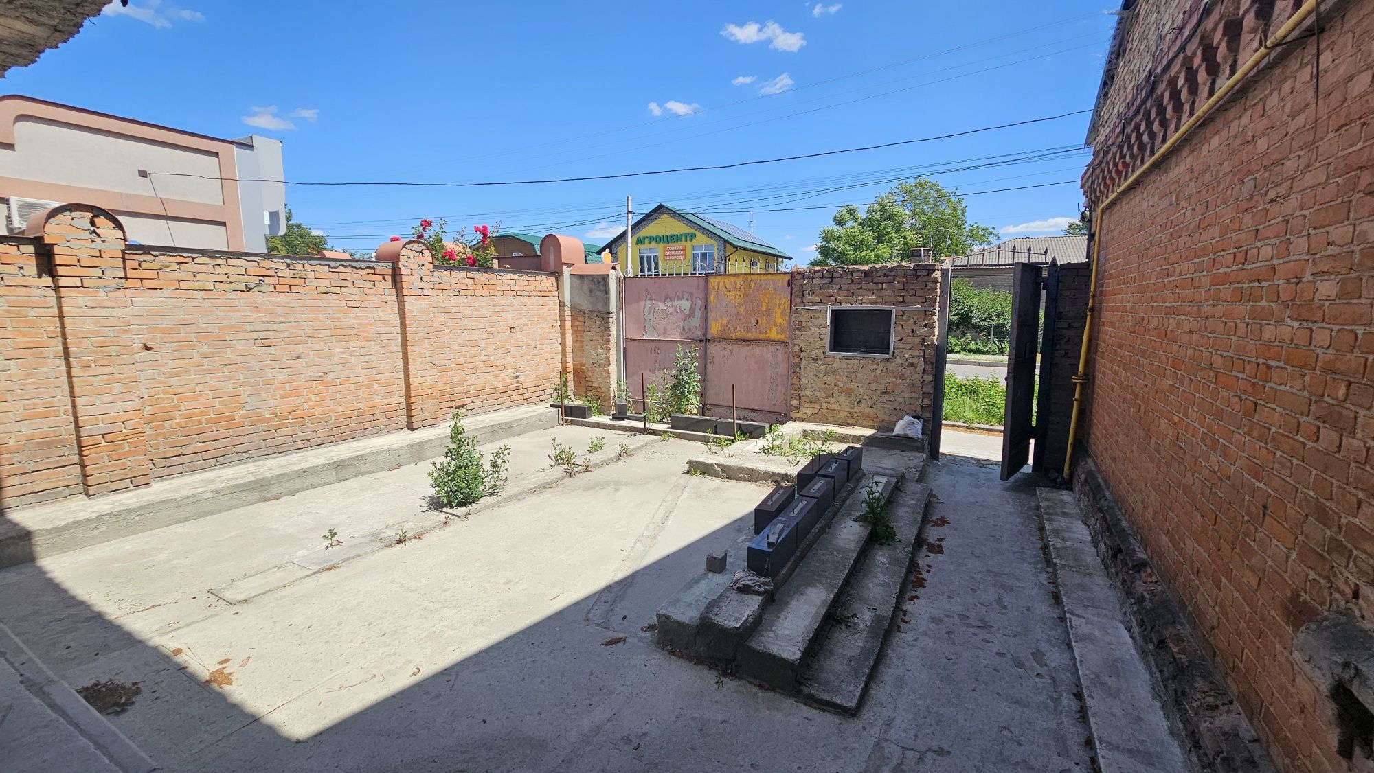 Продам півбудинку Миколаївка під бізнес