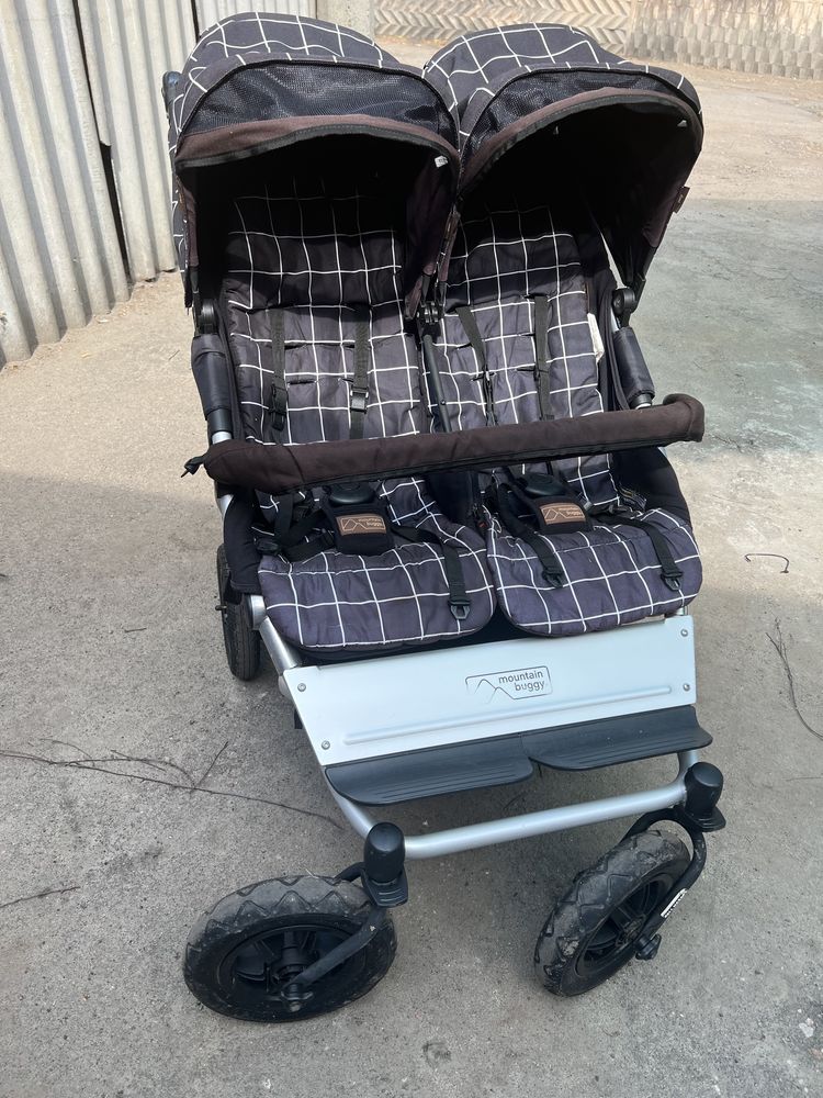 Продам коляску для двойни Mountain Buggy