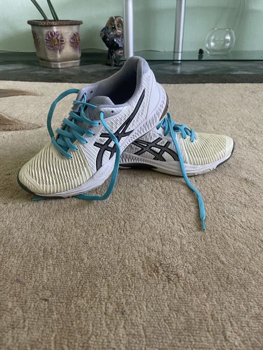 Кросівки ASICS для волейболу  37,5-38