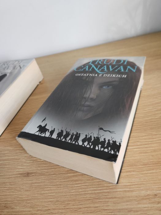 Trudi Canavan, "Ostatnia z dzikich" Era Pięciorga t.2