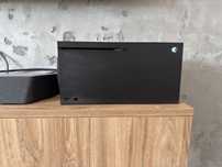 Xbox Series X 1TB, 2 pady i 3 gry